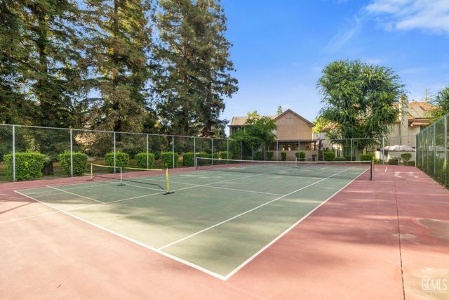 100 Stockdale Circle, Bakersfield, CA 93309