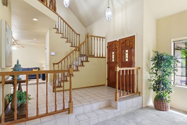 100 Stockdale Circle, Bakersfield, CA 93309