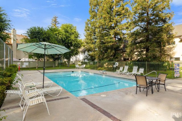 100 Stockdale Circle, Bakersfield, CA 93309
