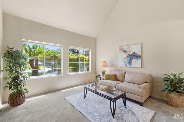 100 Stockdale Circle, Bakersfield, CA 93309