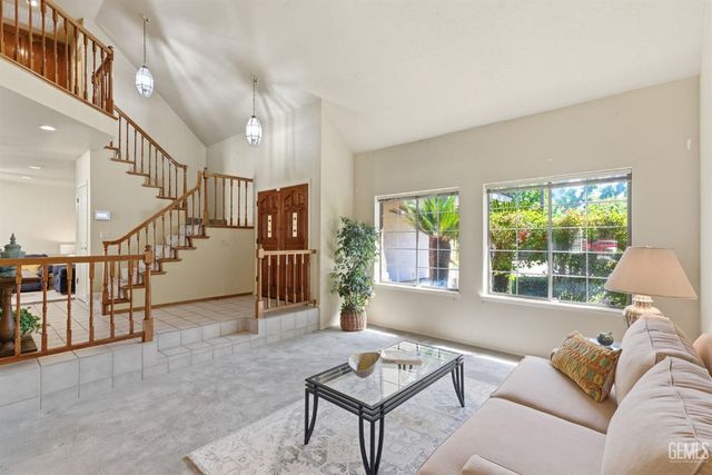 100 Stockdale Circle, Bakersfield, CA 93309