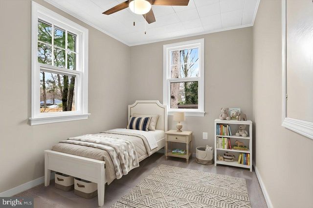 9 SPRUCE LN, Hainesport, NJ 08036