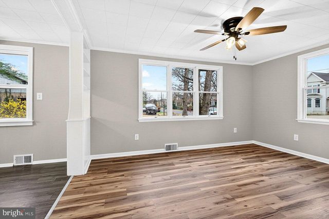 9 SPRUCE LN, Hainesport, NJ 08036