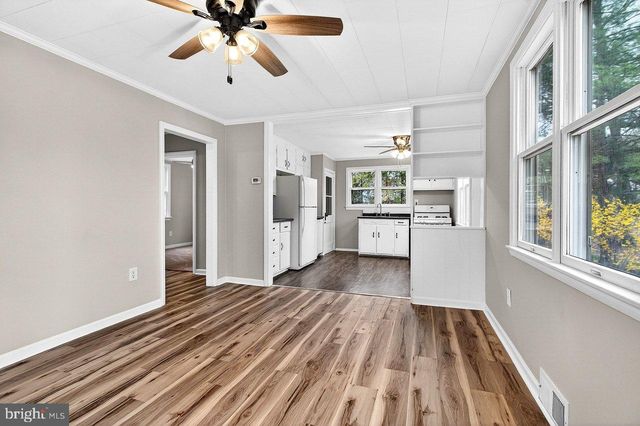 9 SPRUCE LN, Hainesport, NJ 08036