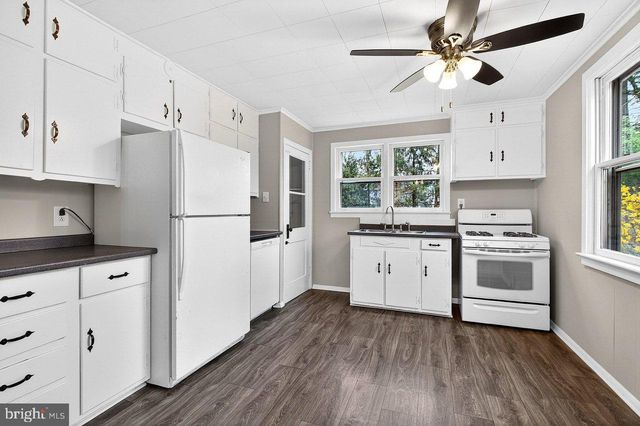 9 SPRUCE LN, Hainesport, NJ 08036