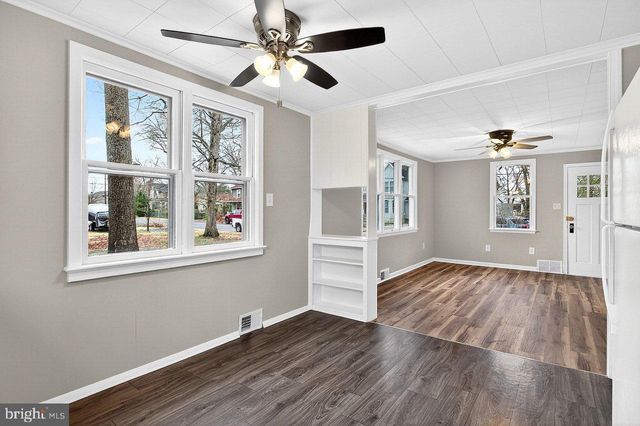 9 SPRUCE LN, Hainesport, NJ 08036