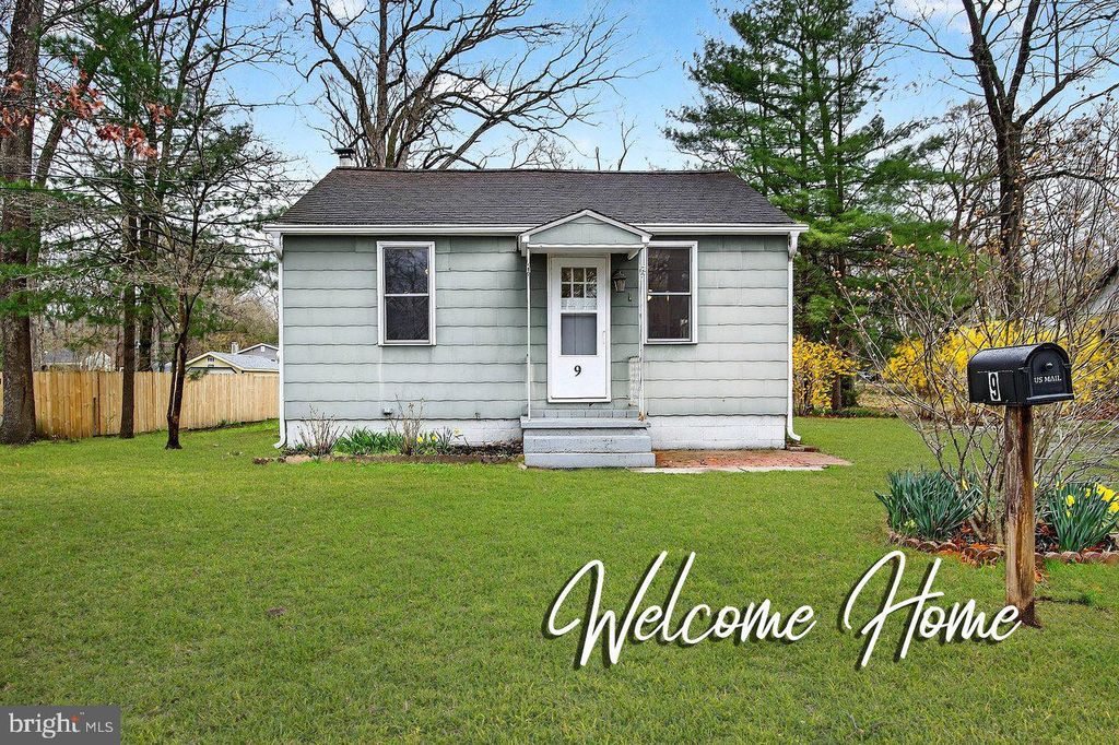 9 SPRUCE LN, Hainesport, NJ 08036
