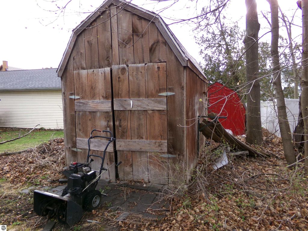 Image 8 of property listing at 116 N Main Street, St Louis, MI 48880