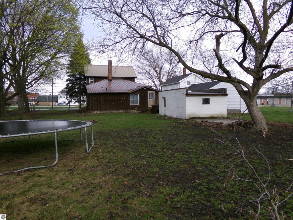 Image 9 of property listing at 116 N Main Street, St Louis, MI 48880
