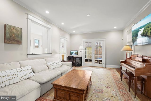 3110 33RD PL NW, Washington, DC 20008