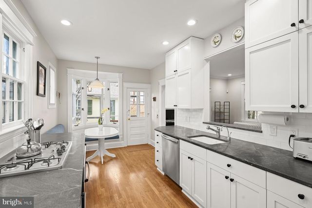 3110 33RD PL NW, Washington, DC 20008