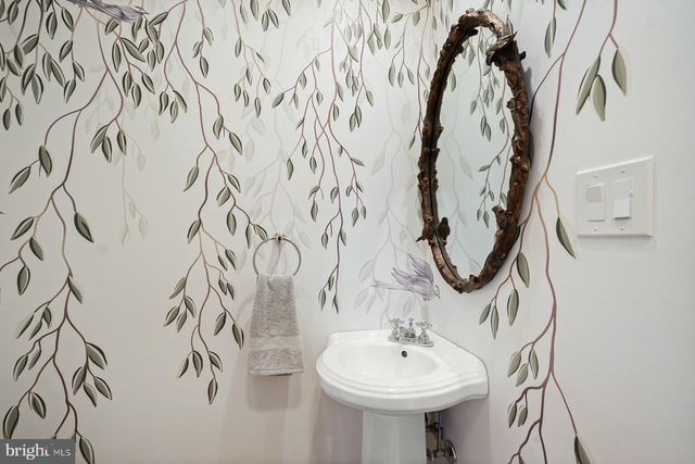 3110 33RD PL NW, Washington, DC 20008