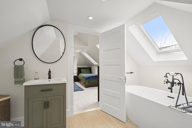 3110 33RD PL NW, Washington, DC 20008