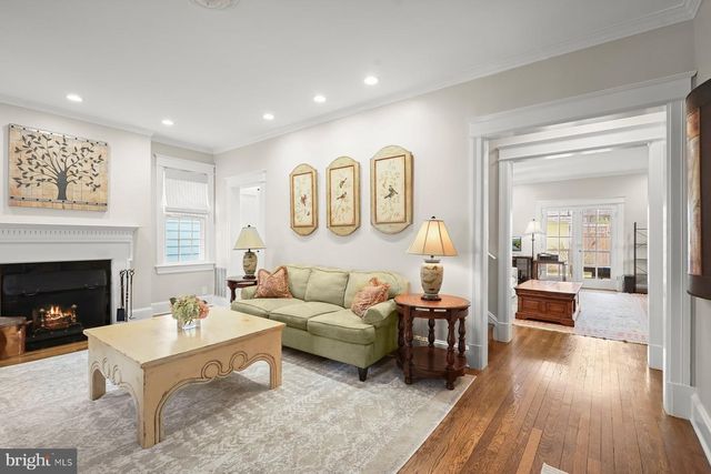 3110 33RD PL NW, Washington, DC 20008