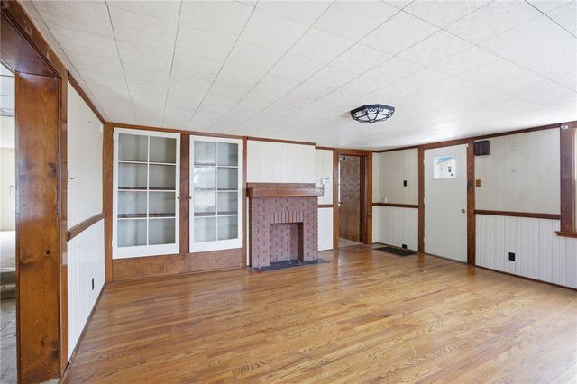 240 E Agnew Ave, Carrick, PA 15210