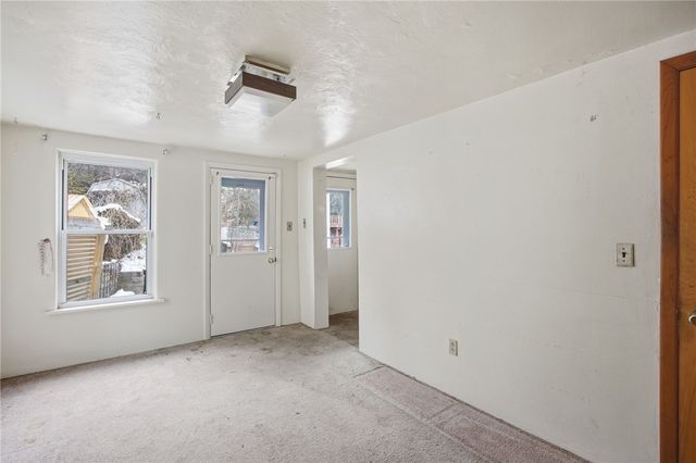 240 E Agnew Ave, Carrick, PA 15210