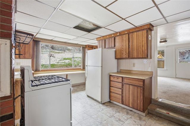 240 E Agnew Ave, Carrick, PA 15210