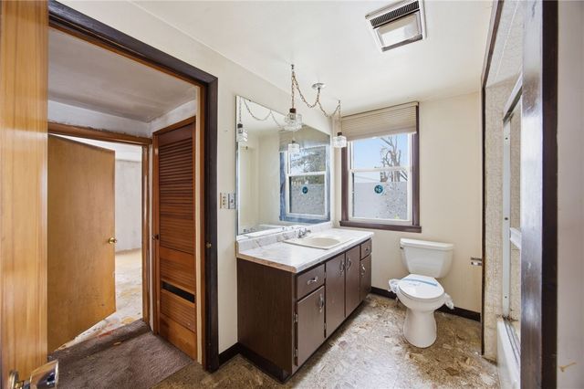 240 E Agnew Ave, Carrick, PA 15210