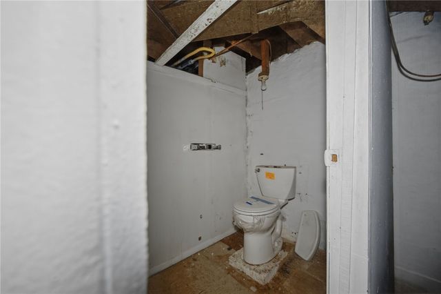 240 E Agnew Ave, Carrick, PA 15210