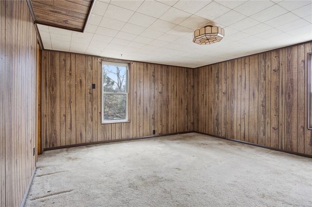 240 E Agnew Ave, Carrick, PA 15210