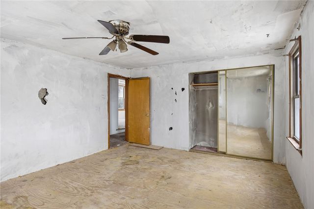 240 E Agnew Ave, Carrick, PA 15210