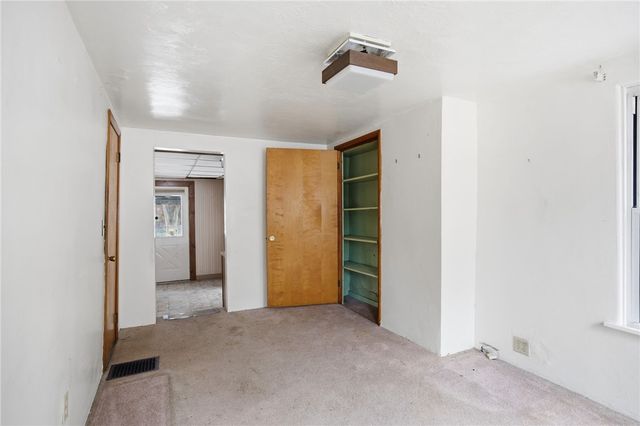 240 E Agnew Ave, Carrick, PA 15210