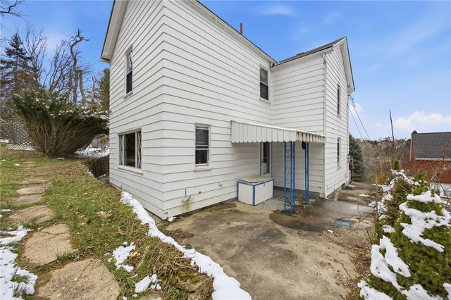 240 E Agnew Ave, Carrick, PA 15210