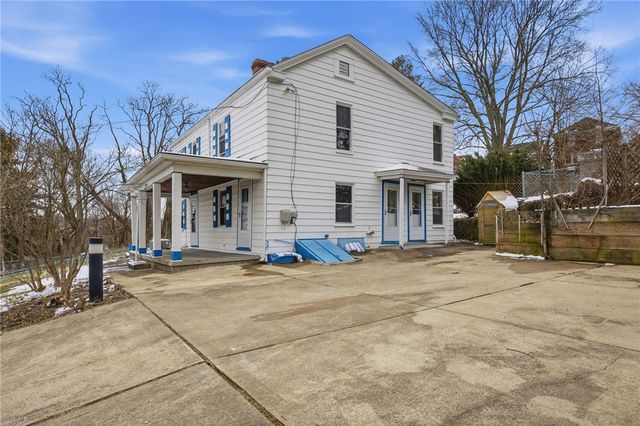 240 E Agnew Ave, Carrick, PA 15210