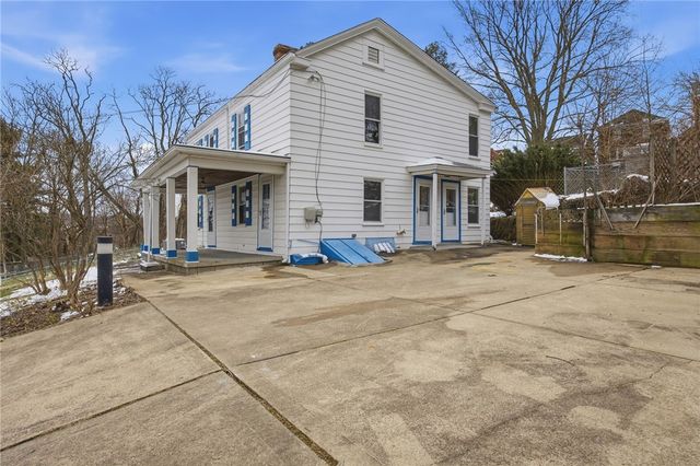 240 E Agnew Ave, Carrick, PA 15210