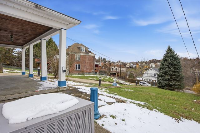 240 E Agnew Ave, Carrick, PA 15210