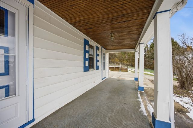 240 E Agnew Ave, Carrick, PA 15210