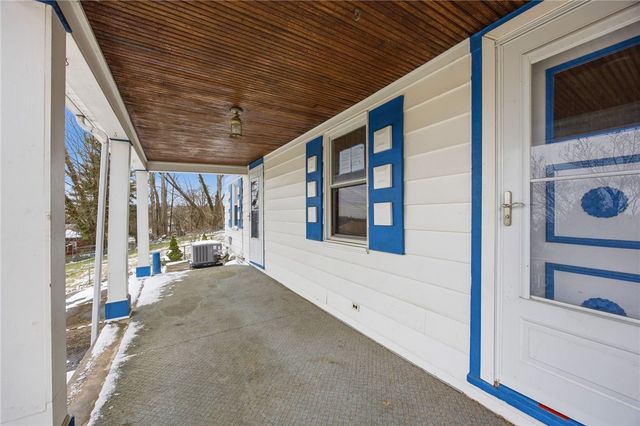 240 E Agnew Ave, Carrick, PA 15210