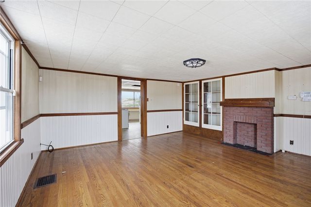 240 E Agnew Ave, Carrick, PA 15210