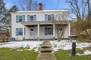 240 E Agnew Ave, Carrick, PA 15210
