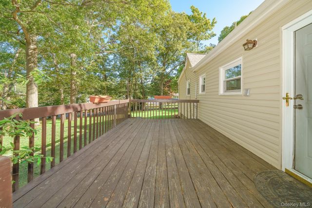 7 Laurelton Avenue, Selden, NY 11784