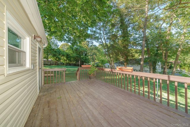 7 Laurelton Avenue, Selden, NY 11784