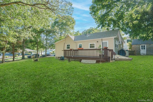 7 Laurelton Avenue, Selden, NY 11784