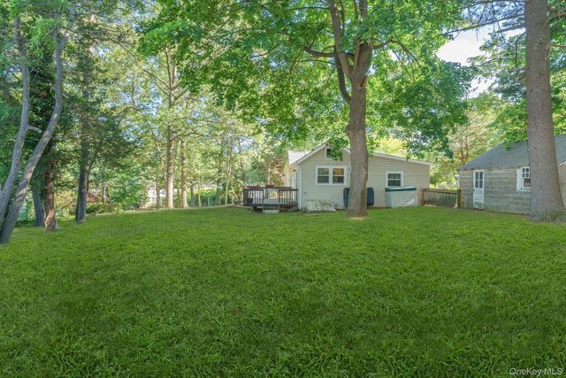 7 Laurelton Avenue, Selden, NY 11784