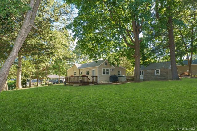 7 Laurelton Avenue, Selden, NY 11784