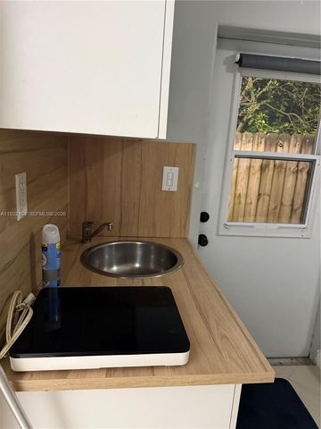 17199 NE 2nd Ct 1, North Miami Beach, FL 33162