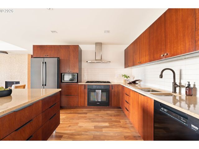 3570 S RIVER Pkwy 713, Portland, OR 97239