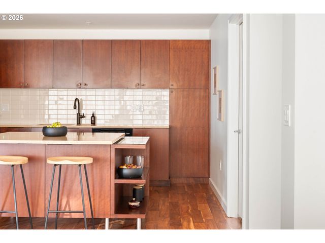 3570 S RIVER Pkwy 713, Portland, OR 97239