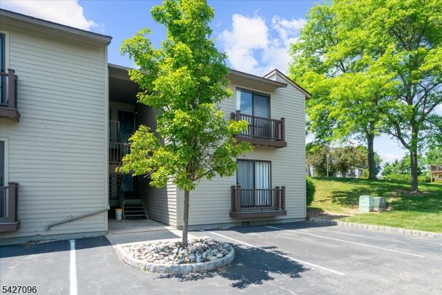 1616 Spruce Hills Dr, Glen Gardner Boro, NJ 08826