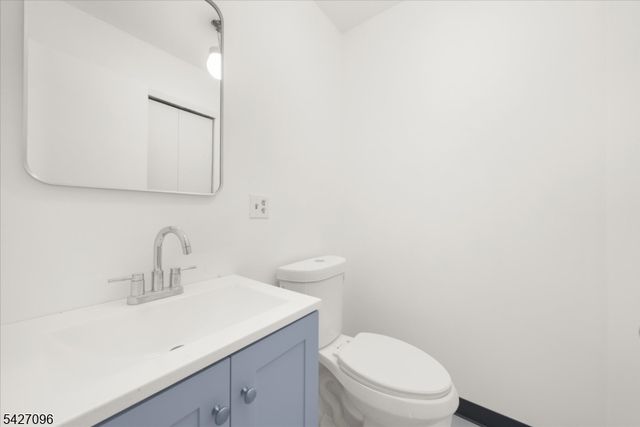 1616 Spruce Hills Dr, Glen Gardner Boro, NJ 08826