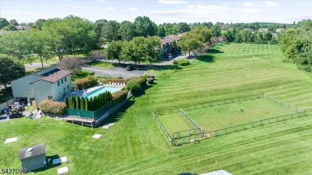 1616 Spruce Hills Dr, Glen Gardner Boro, NJ 08826