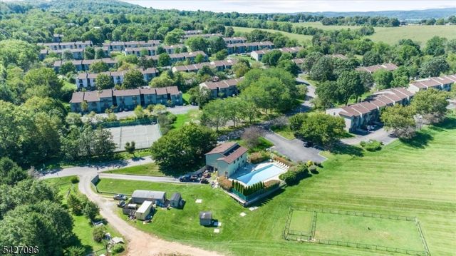 1616 Spruce Hills Dr, Glen Gardner Boro, NJ 08826
