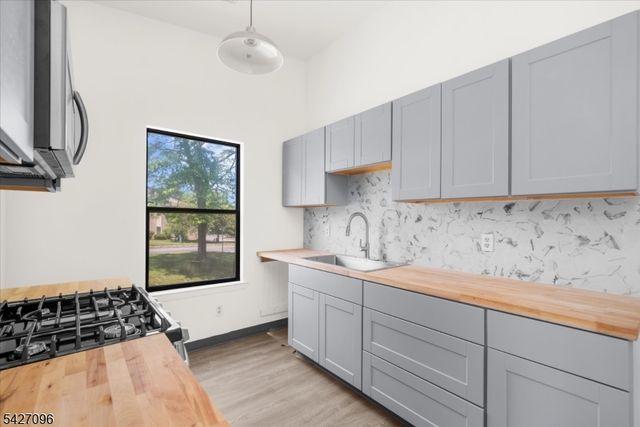 1616 Spruce Hills Dr, Glen Gardner Boro, NJ 08826