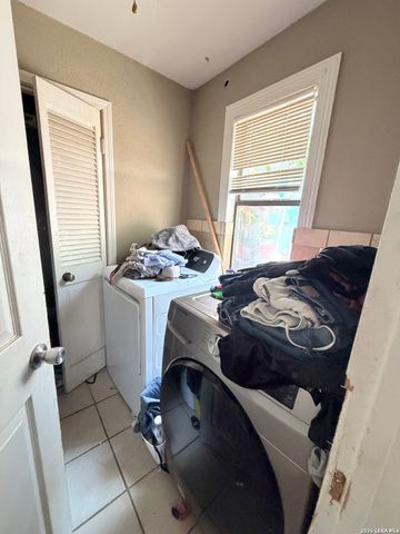 940 W ASHBY PL, San Antonio, TX 78212