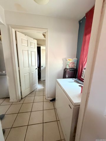 940 W ASHBY PL, San Antonio, TX 78212