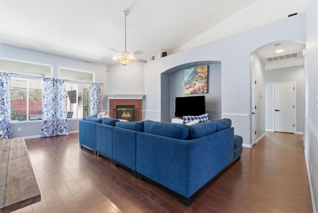 1109 W Cinnamon Avenue, Hanford, CA 93230